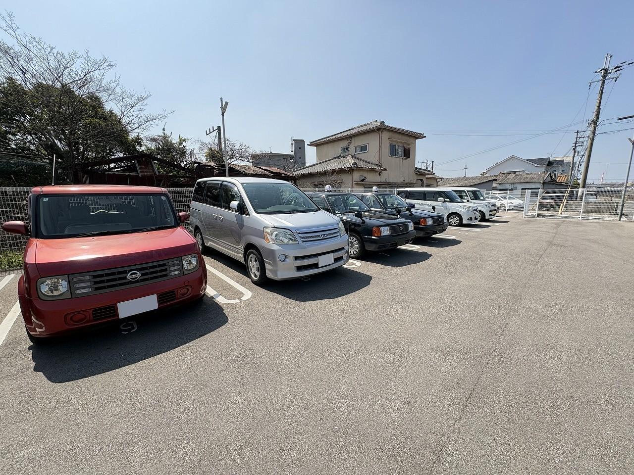 梶取月極駐車場の外観・駐車場イメージ2枚目