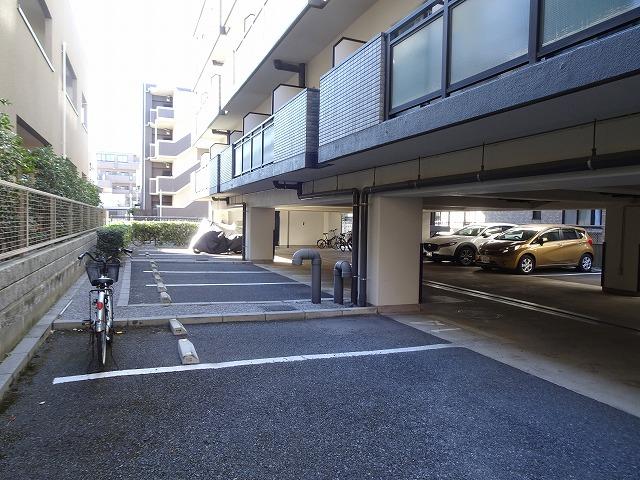 シャトレゲンジの外観・駐車場イメージ1枚目