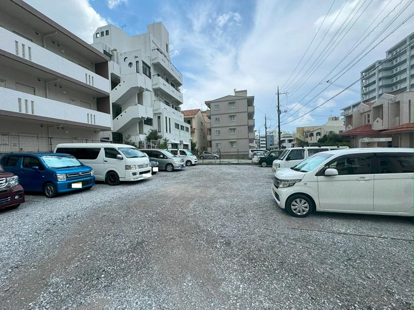 グランデパーキングの外観・駐車場イメージ2枚目