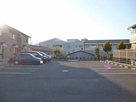 60049パインテラスⅡAの外観・駐車場イメージ1枚目