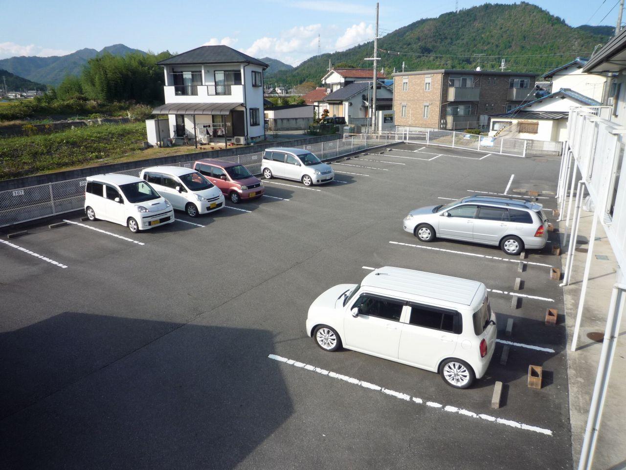 ファミーユ金澤駐車場の外観・駐車場イメージ1枚目