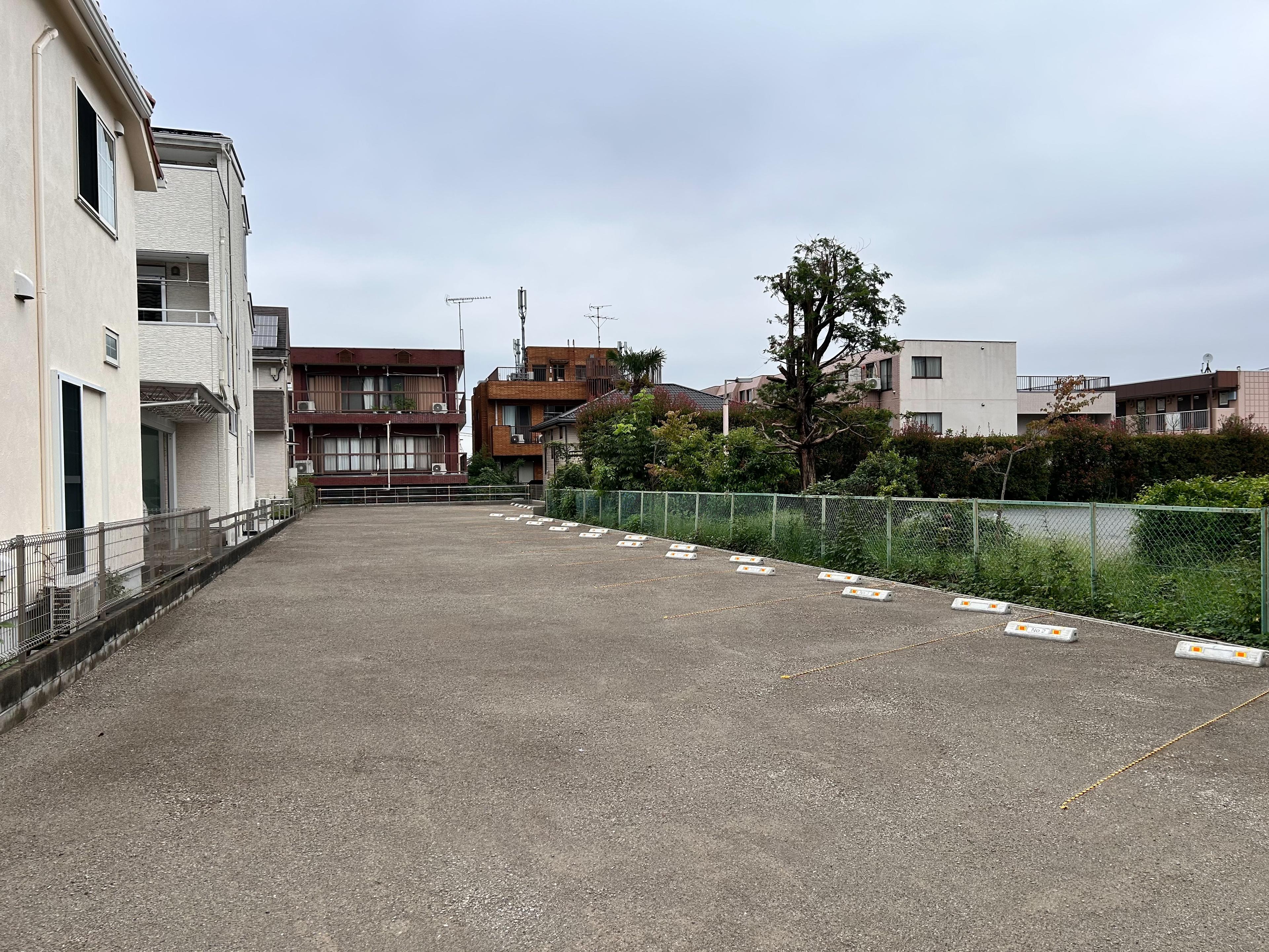 子安町3丁目月極駐車場の外観・駐車場イメージ1枚目