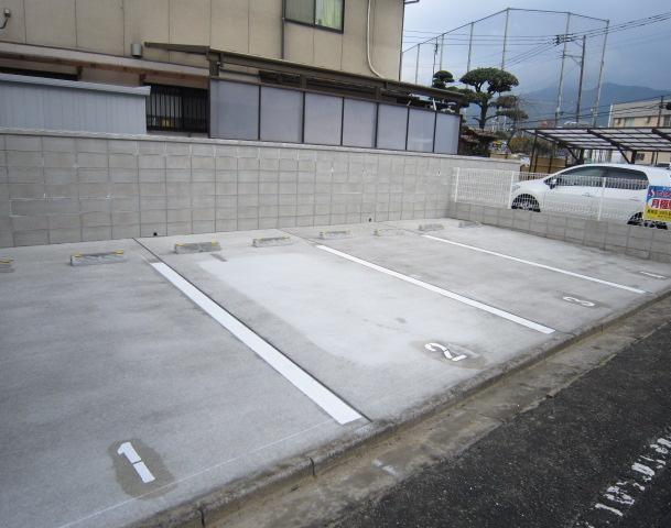 ジョイフル熊西福山駐車場の外観・駐車場イメージ3枚目