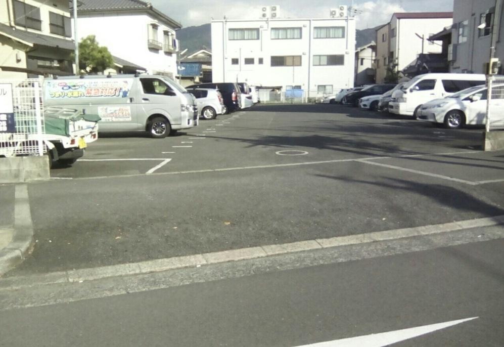 F1モータープールの外観・駐車場イメージ1枚目