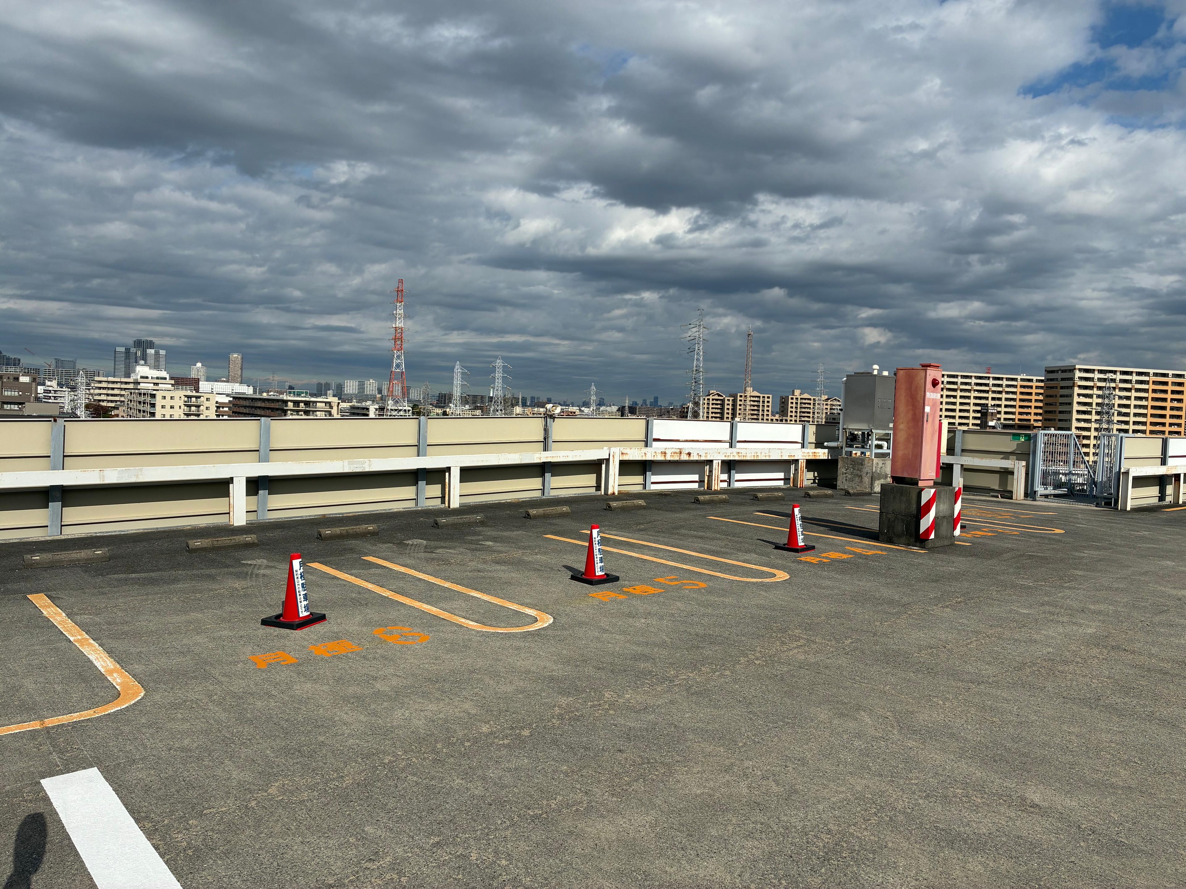 マルハン鶴見店 月極駐車場の外観・駐車場イメージ3枚目