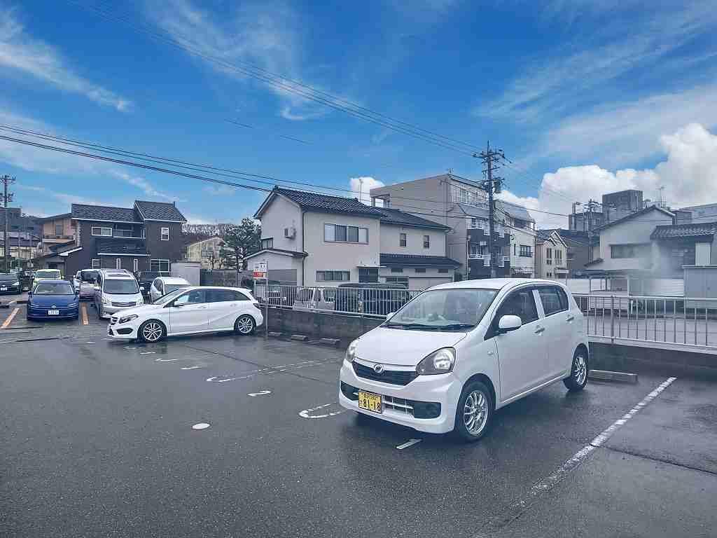 味噌蔵パーキングの外観・駐車場イメージ2枚目