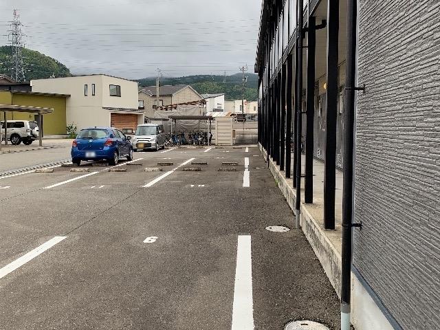 ハピネスⅠ(40532)の外観・駐車場イメージ1枚目