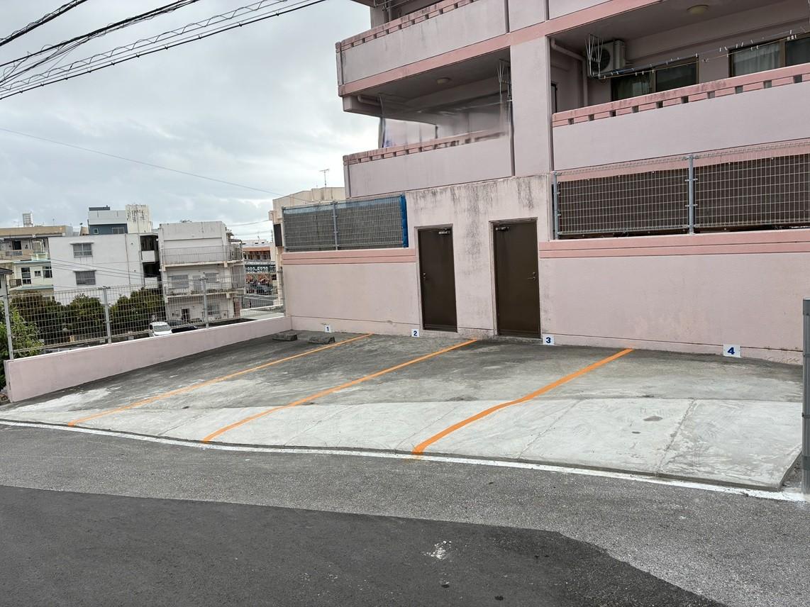 コーポリーベ契約駐車場の外観・駐車場イメージ1枚目