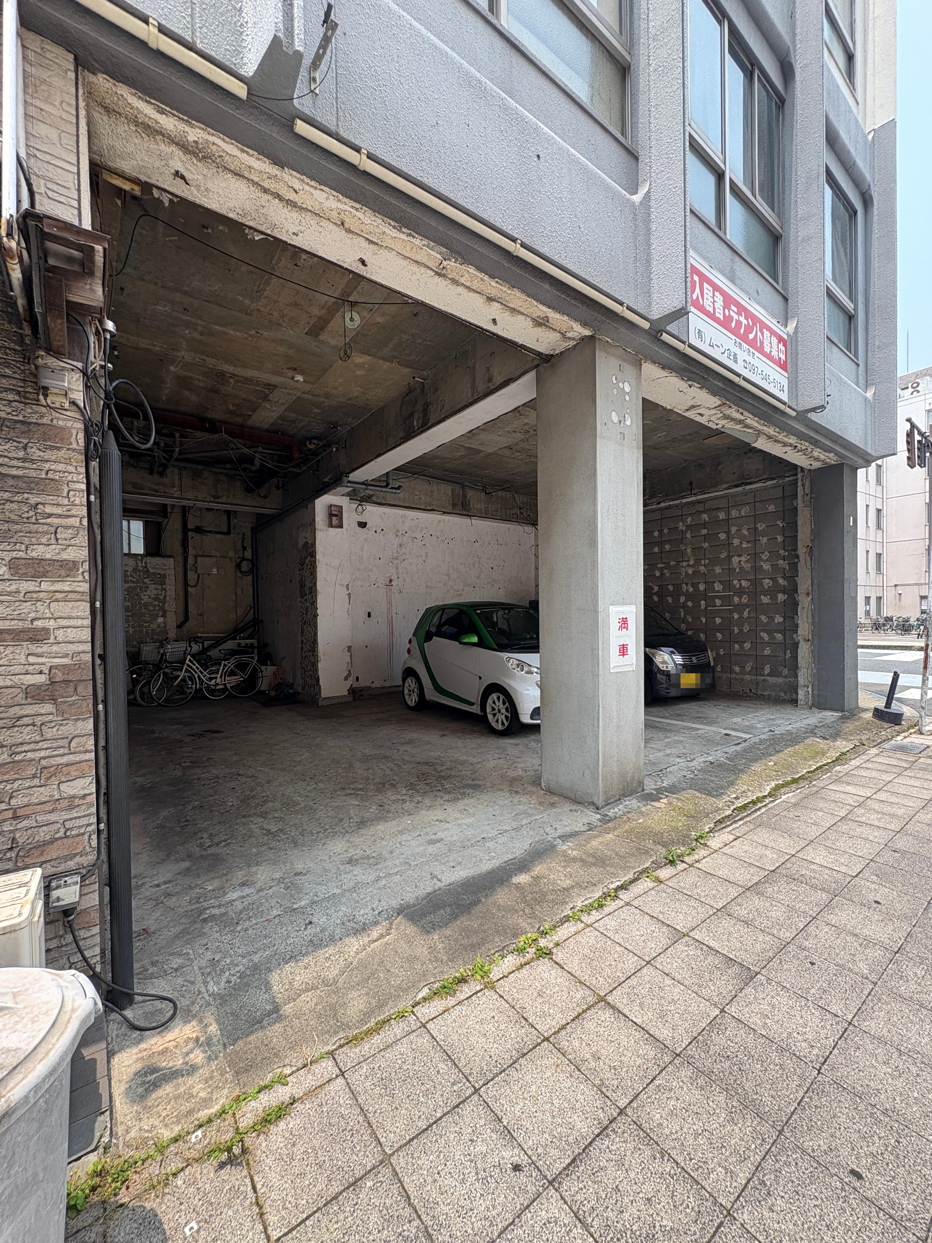 旭ビル月極駐車場の外観・駐車場イメージ1枚目