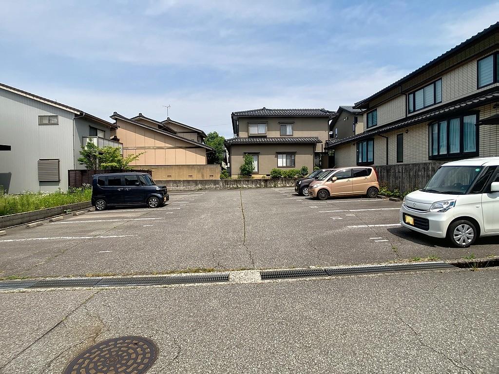 高尾台1丁目S駐車場の外観・駐車場イメージ1枚目