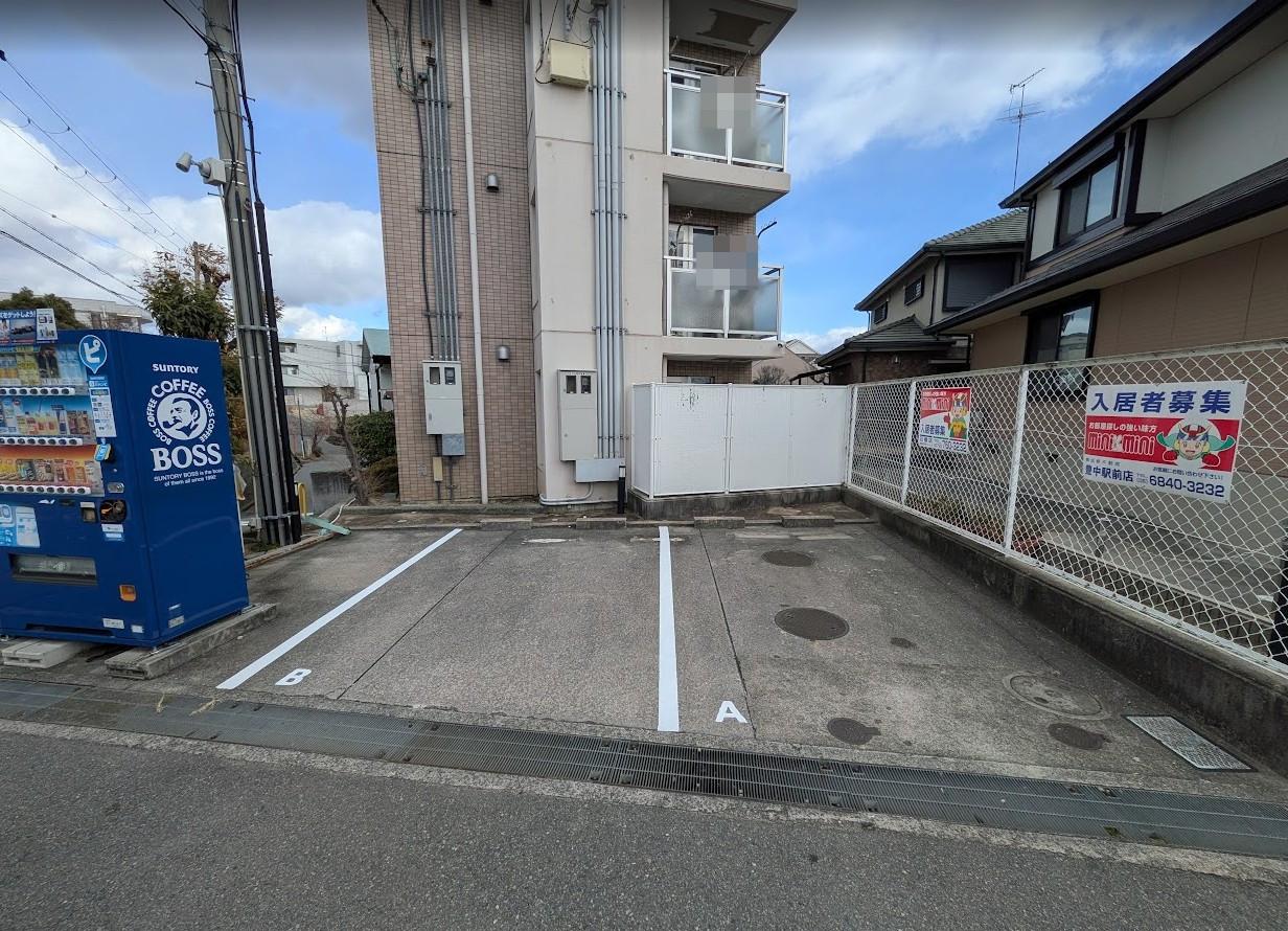 ウエストアップ刀根山の外観・駐車場イメージ1枚目