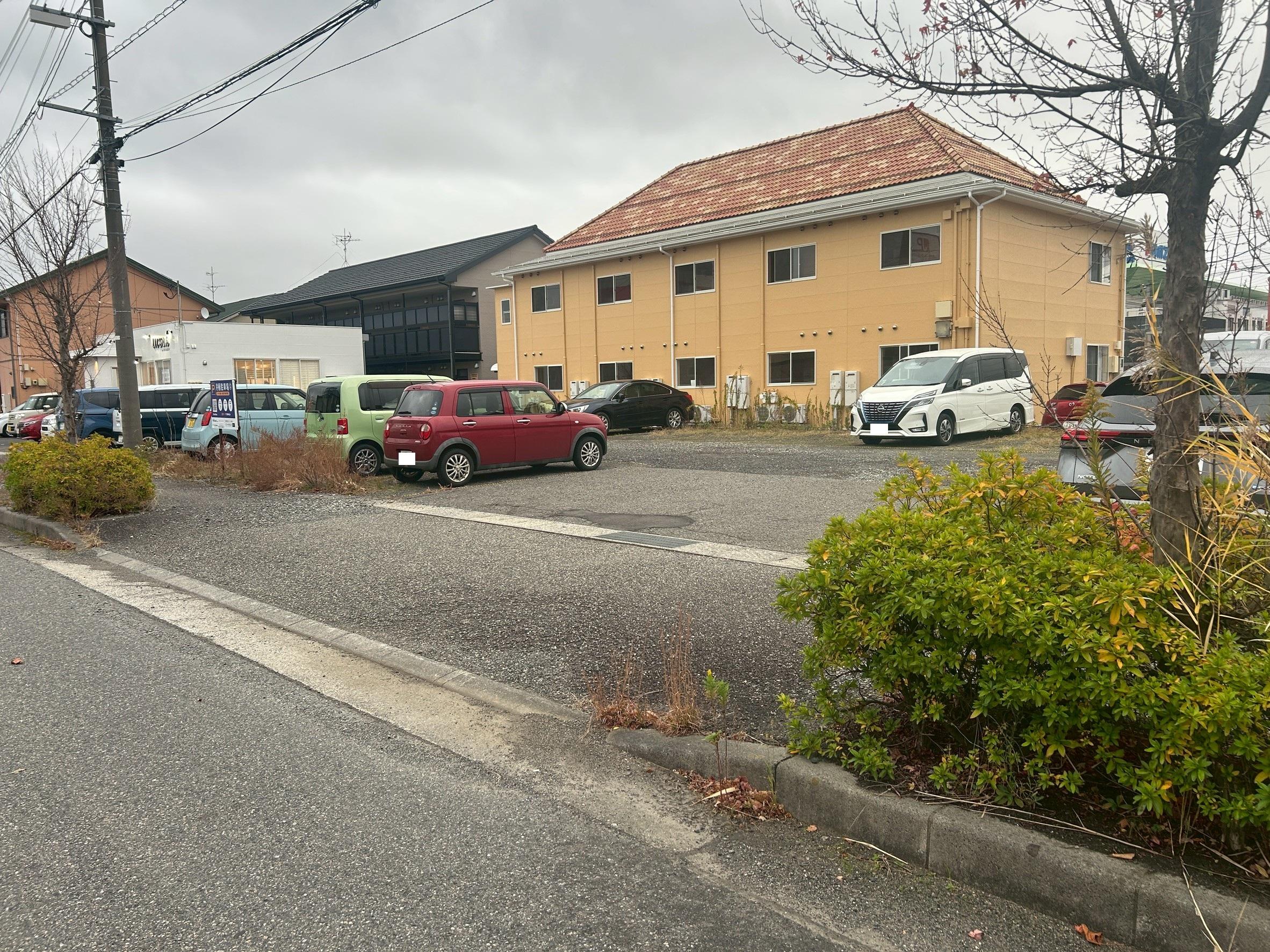 52.渡部ガレージの外観・駐車場イメージ3枚目