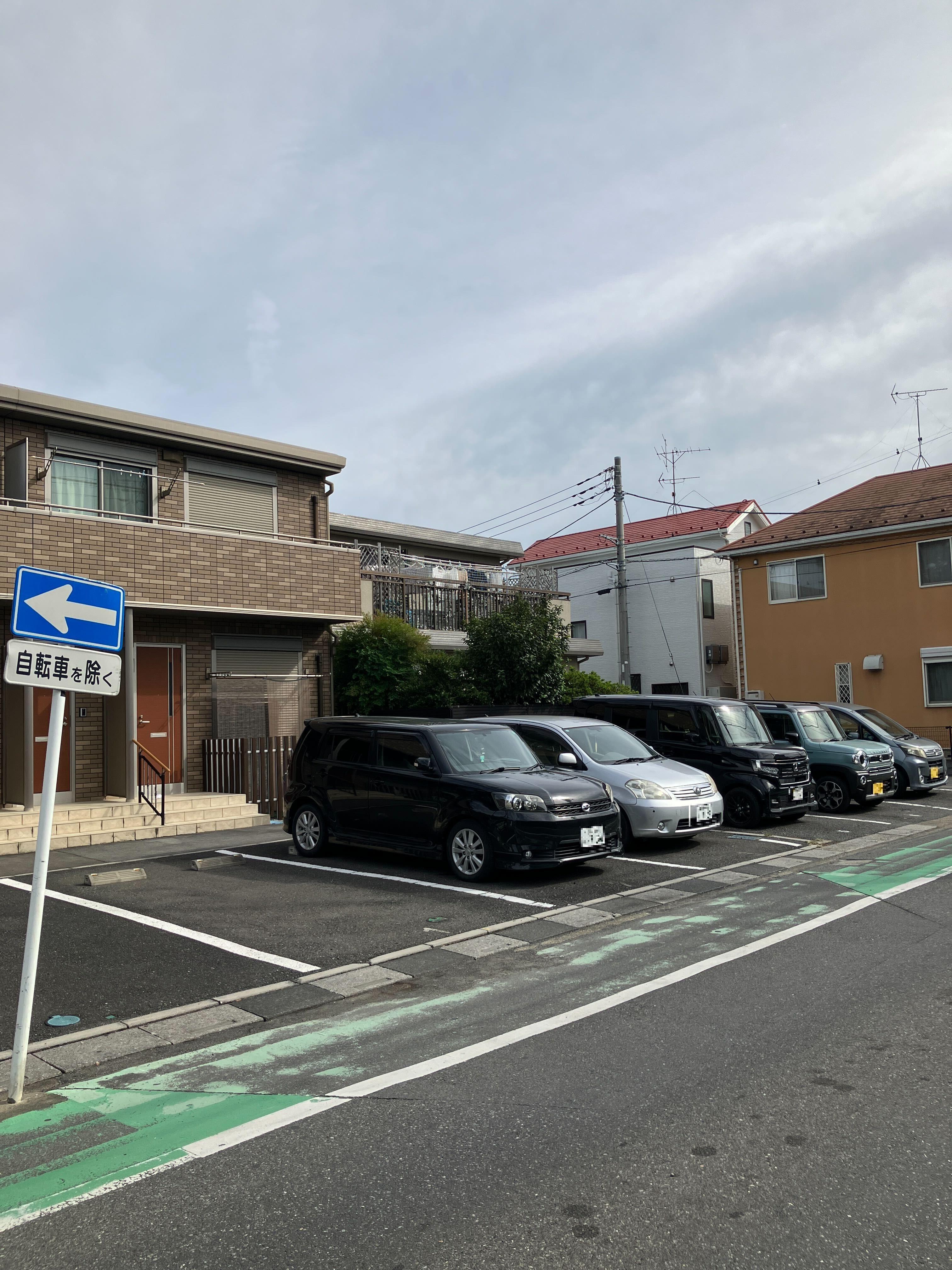 BONNE FORTUNE 敷地内駐車場の外観・駐車場イメージ1枚目