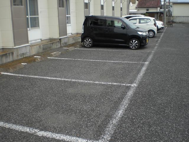 クローバー(13477)の外観・駐車場イメージ1枚目