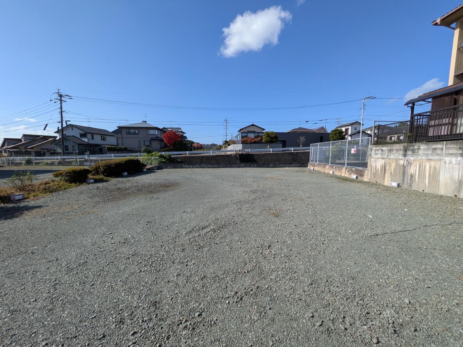 グリーンパーク平山の外観・駐車場イメージ2枚目