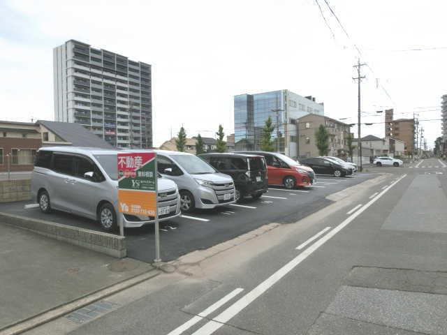 ワイズ・音羽 第8駐車場の外観・駐車場イメージ2枚目