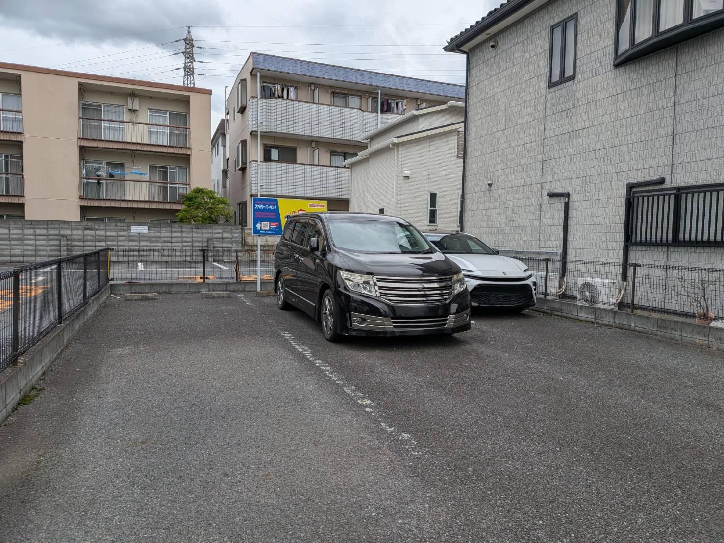 ファミリーパーキングの外観・駐車場イメージ2枚目