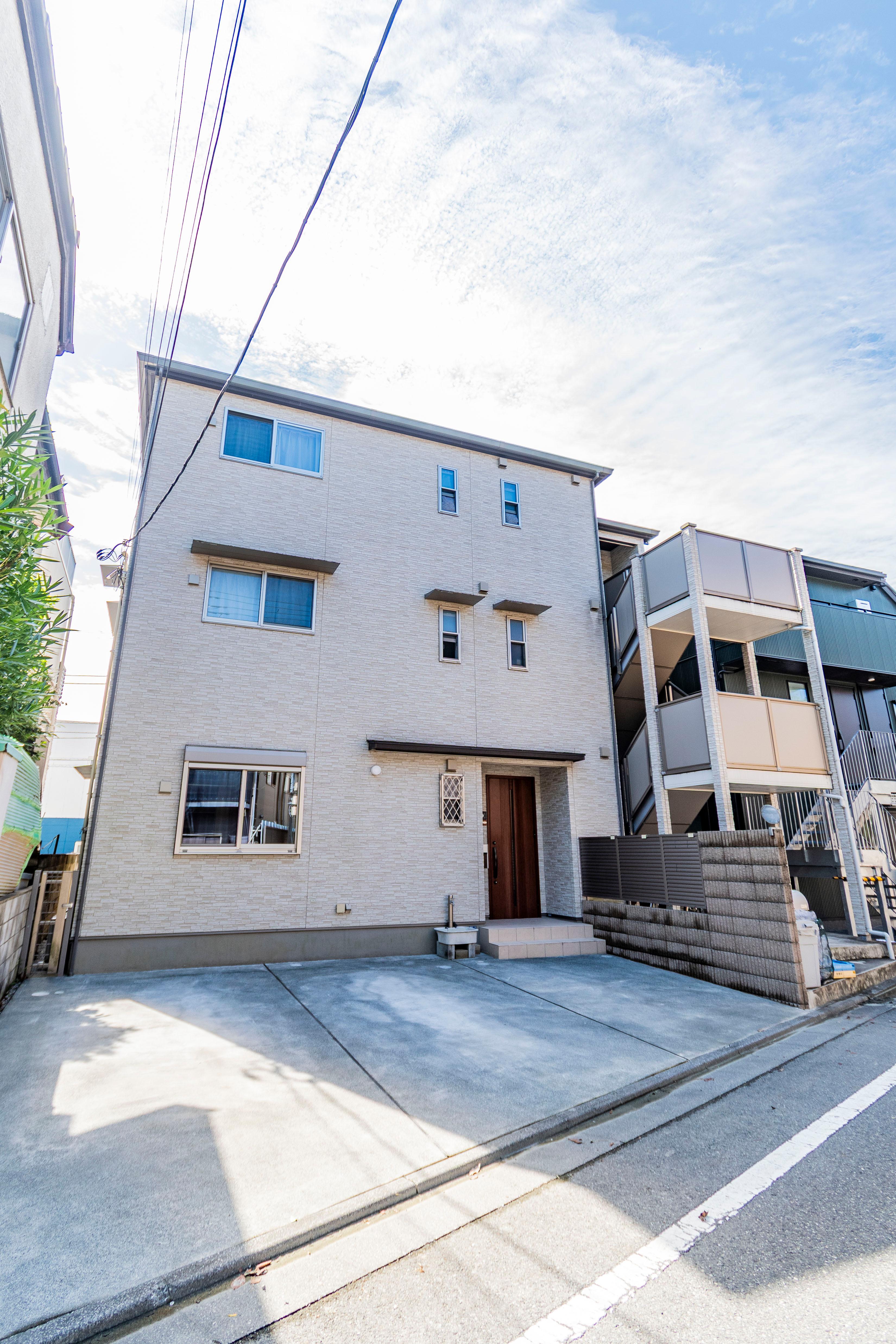 Laki 駐車場の外観・駐車場イメージ1枚目