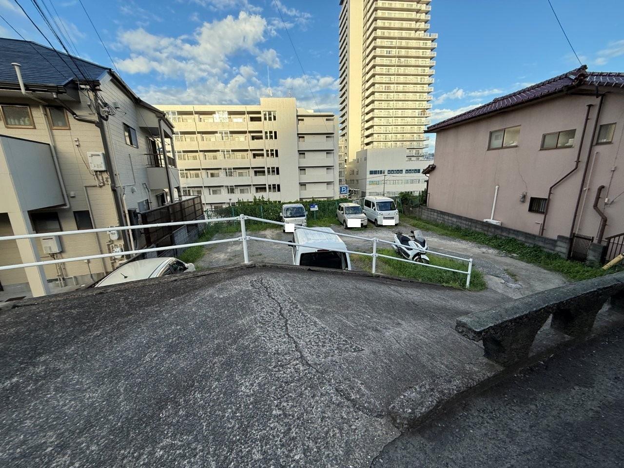 旭町ガレージの外観・駐車場イメージ2枚目