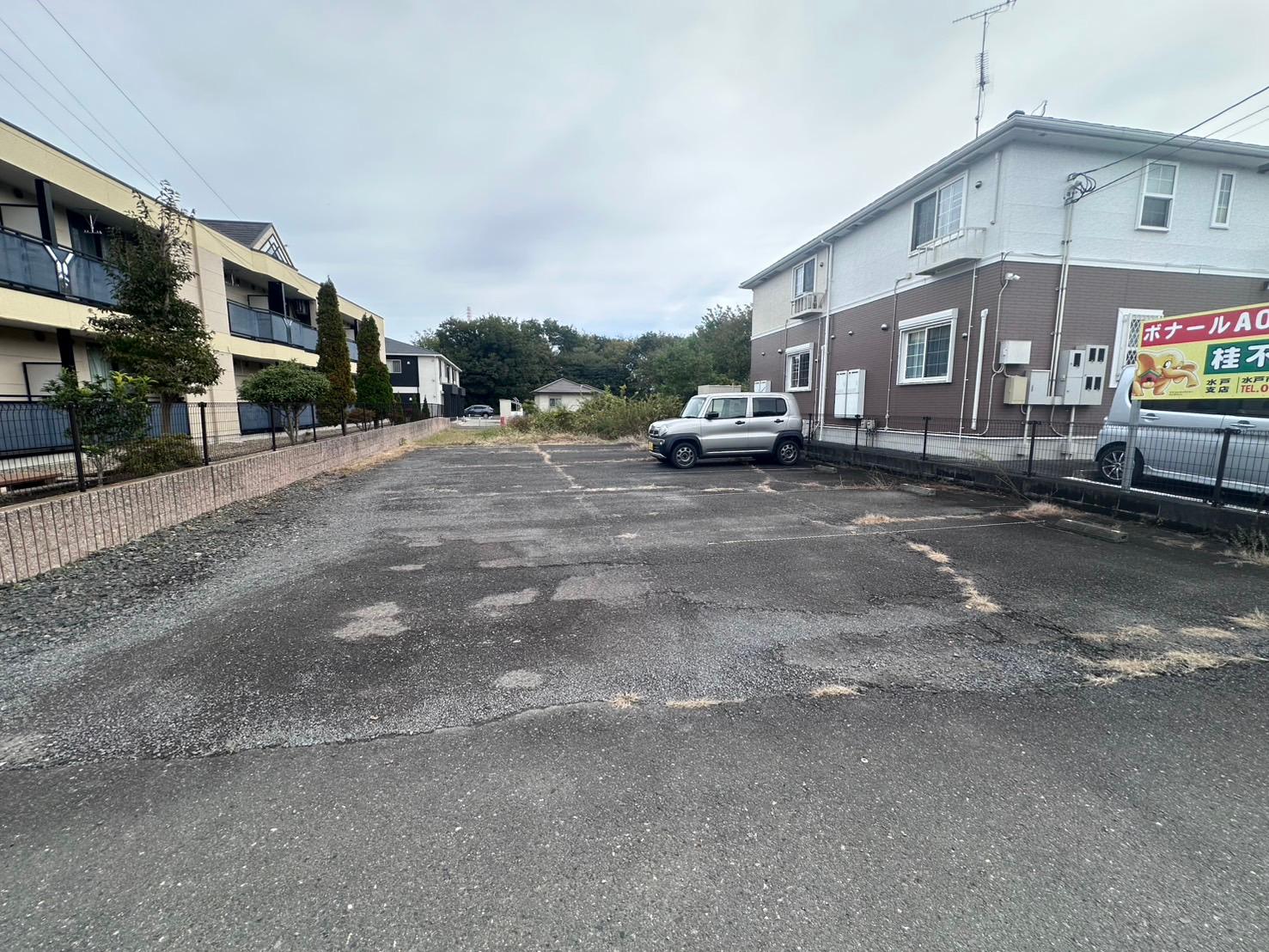 根本1丁目月極駐車場の外観・駐車場イメージ1枚目