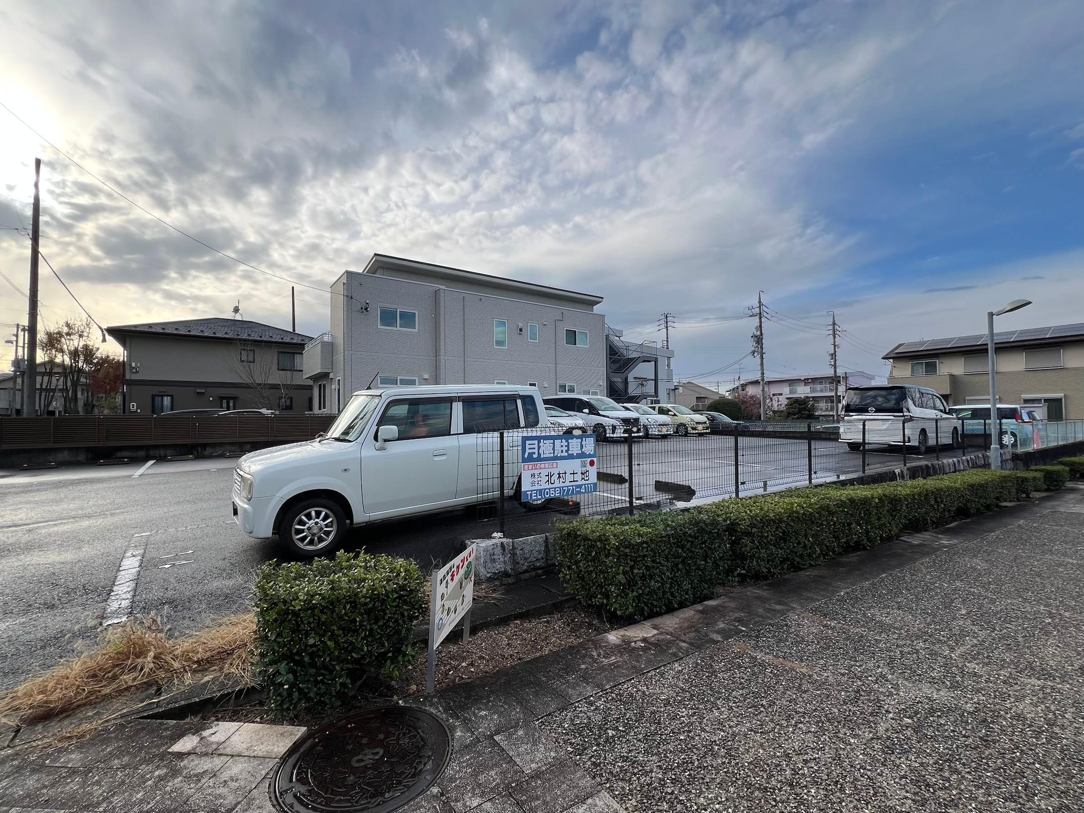 原邸駐車場の外観・駐車場イメージ2枚目
