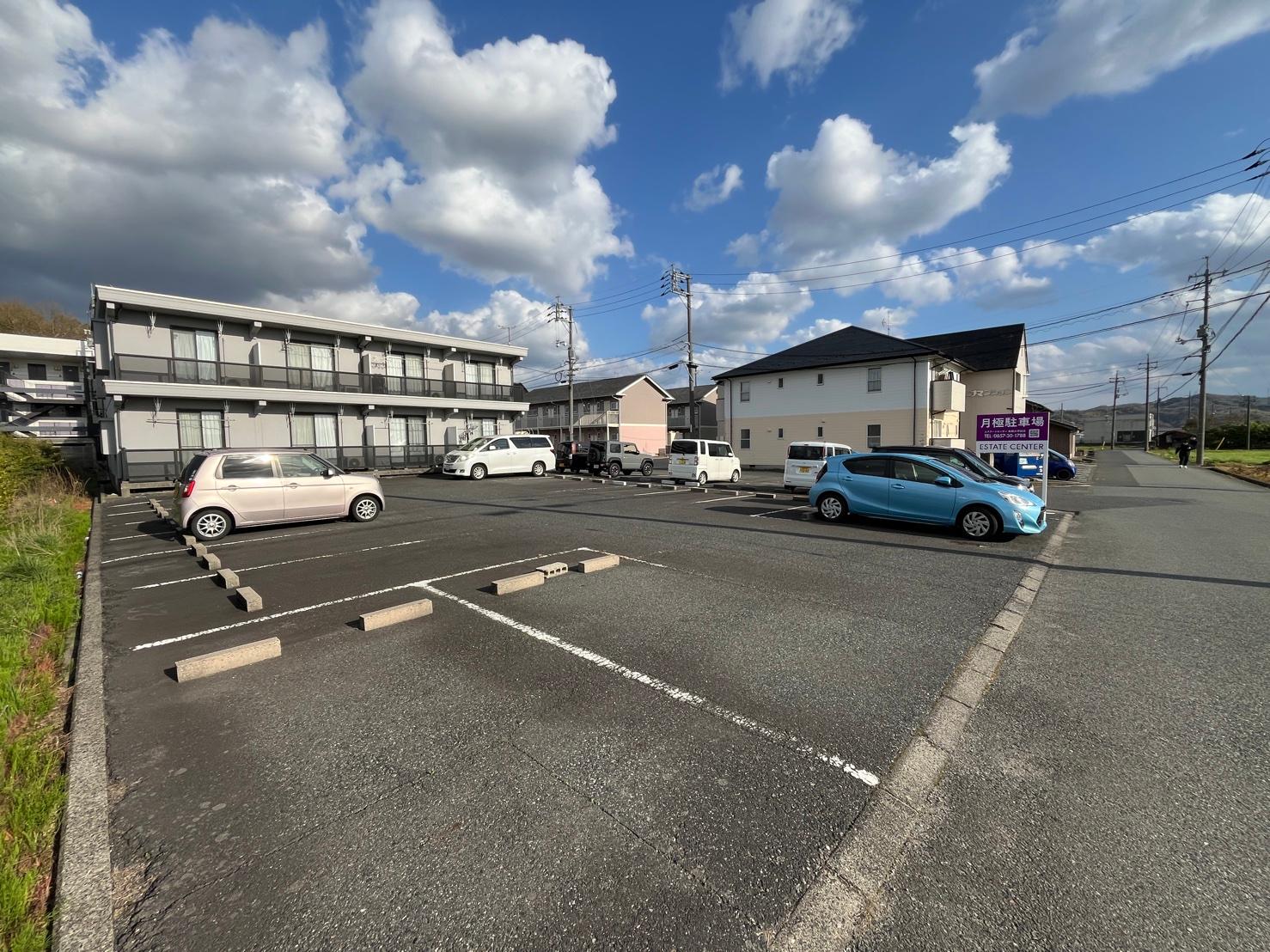 ウィステリアの外観・駐車場イメージ3枚目