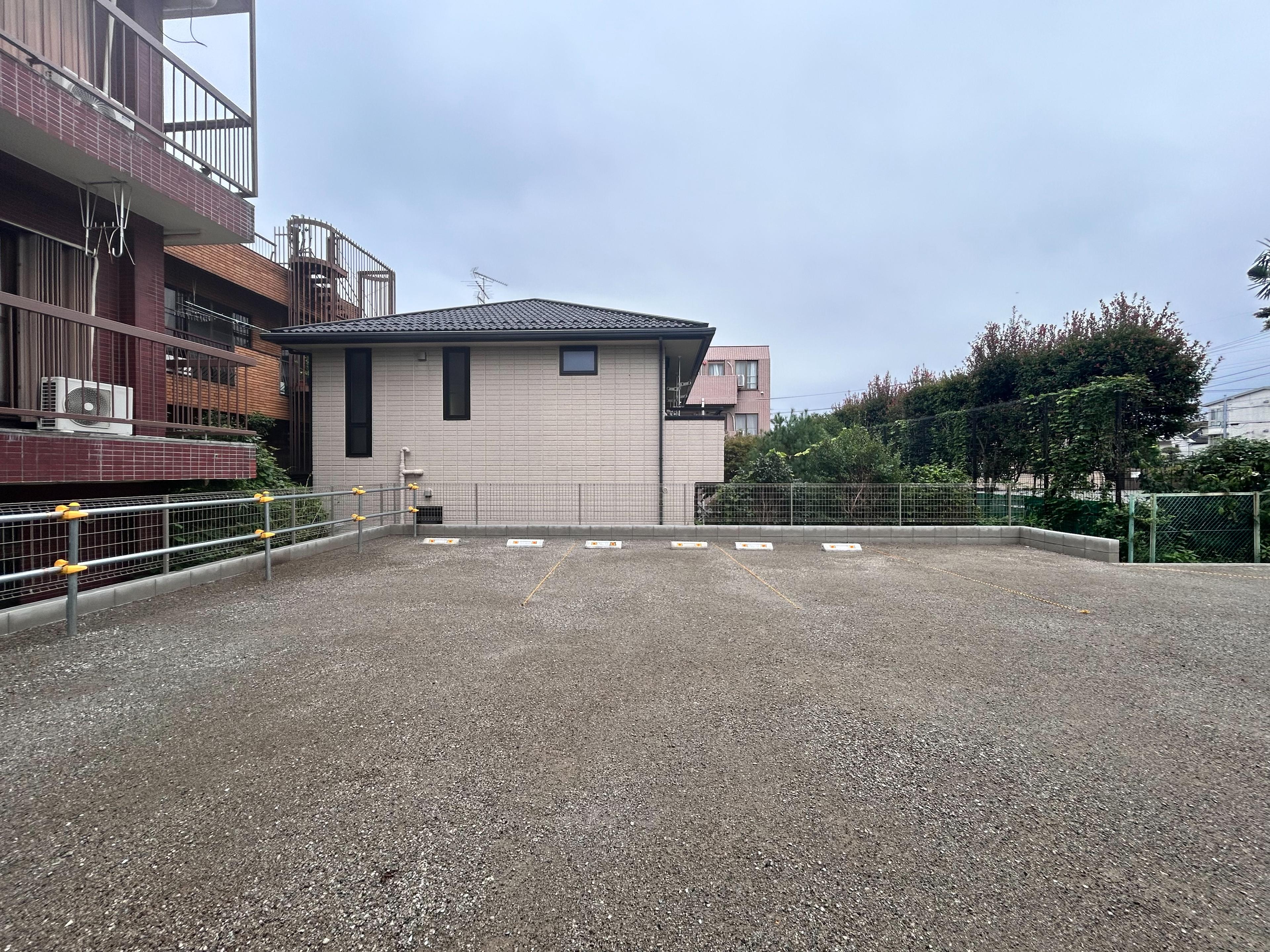 子安町3丁目月極駐車場の外観・駐車場イメージ2枚目