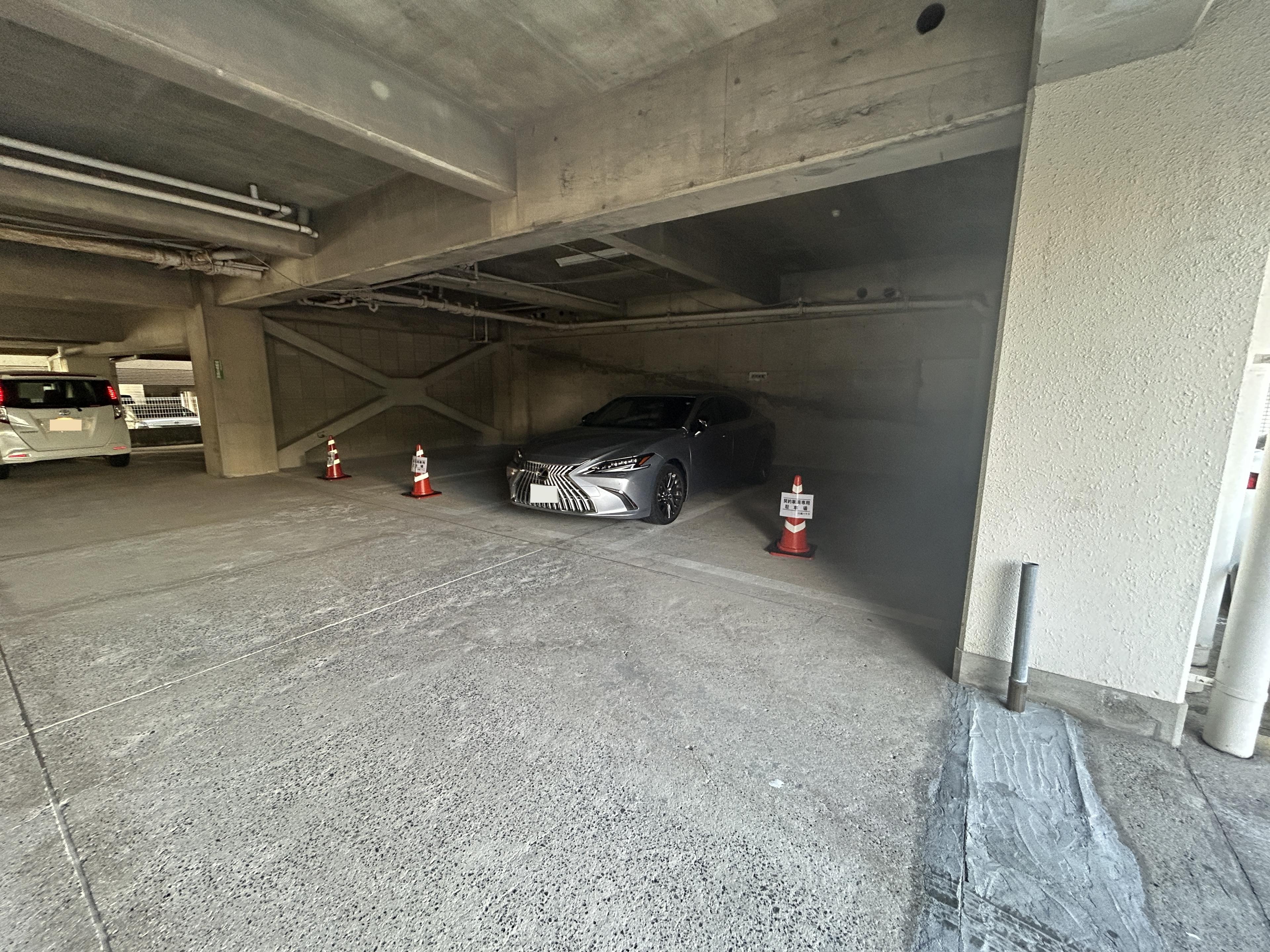 グランドロイヤルハイツ駐車場の外観・駐車場イメージ3枚目