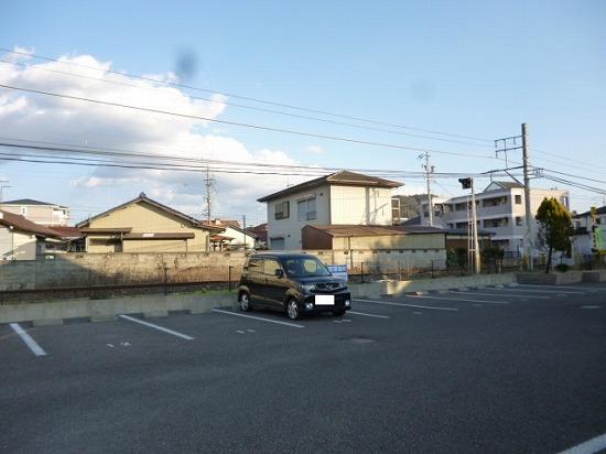 パインテラスⅡAの外観・駐車場イメージ2枚目