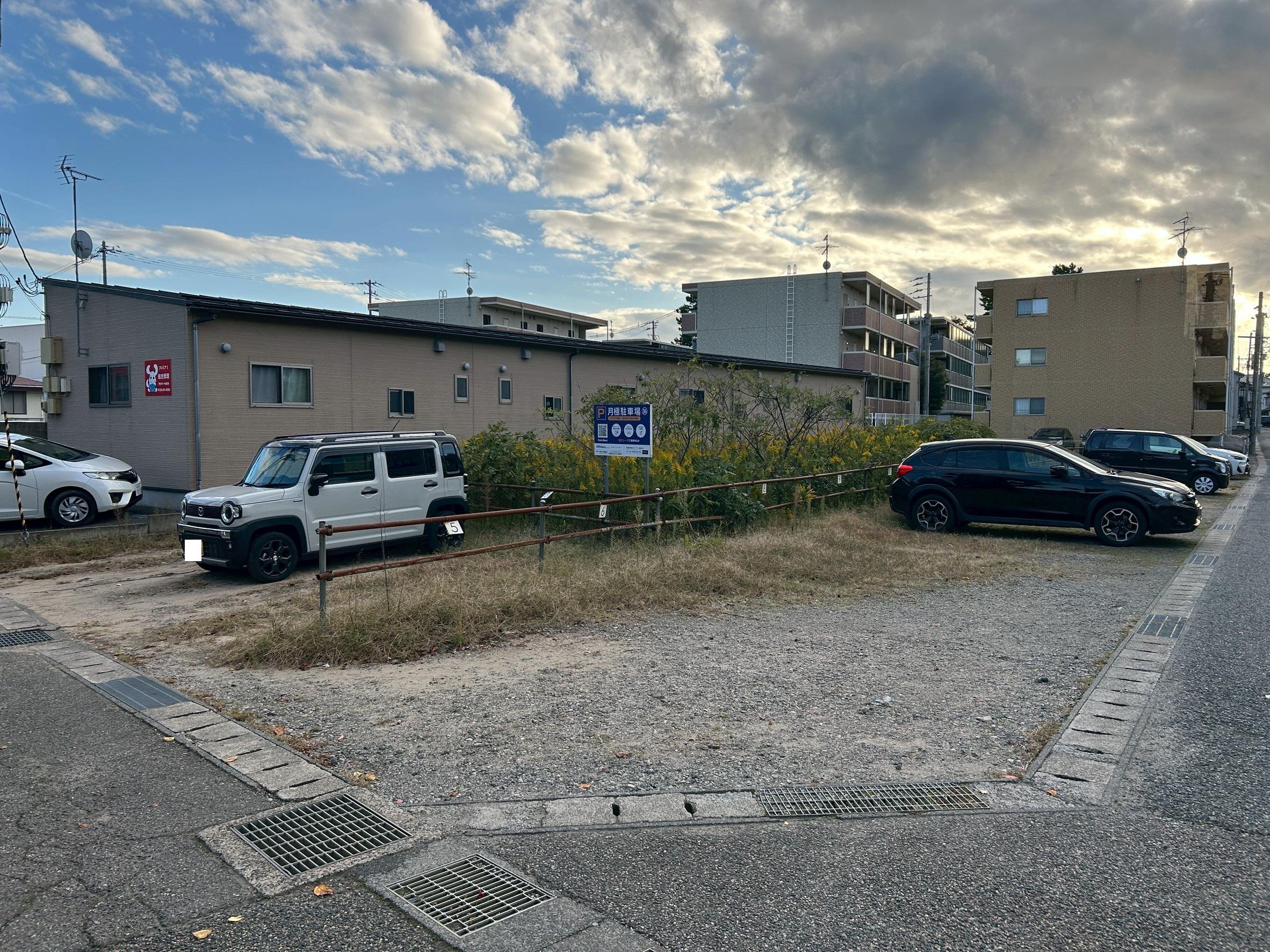 36.横山月極駐車場の外観・駐車場イメージ3枚目