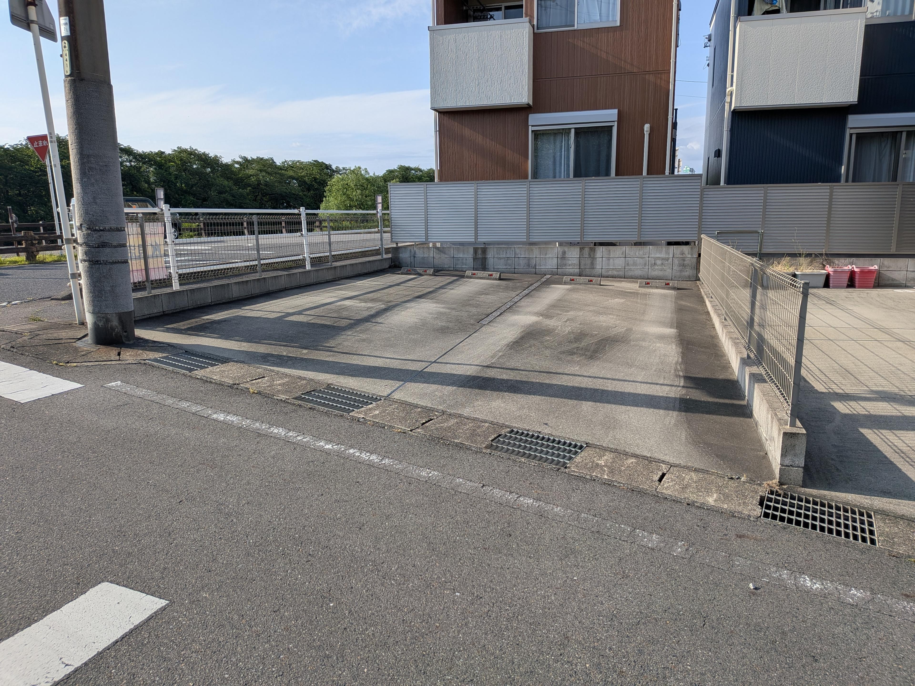 朝日城屋敷22駐車場の外観・駐車場イメージ1枚目