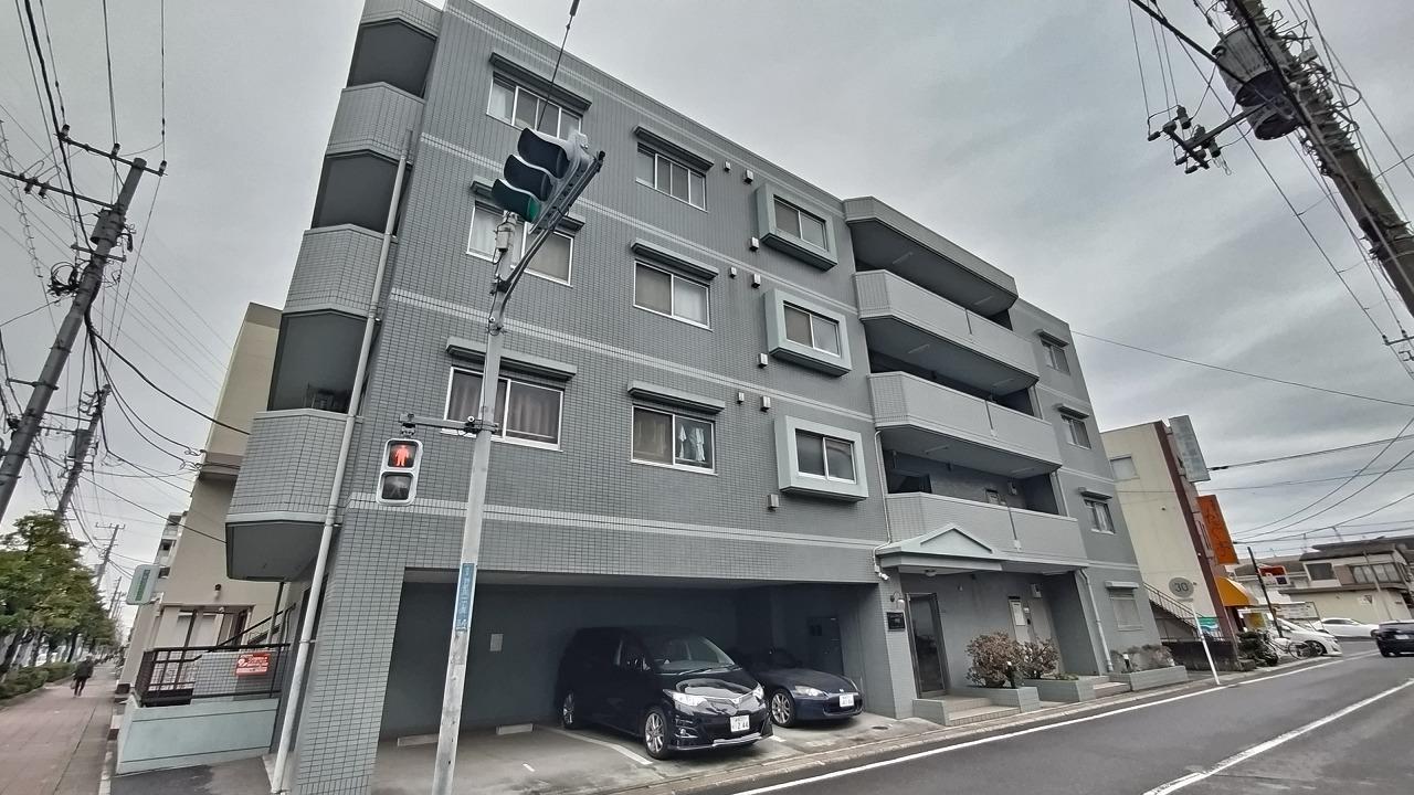 ベルエキップ一番館の外観・駐車場イメージ1枚目