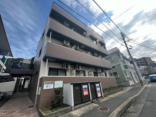 クレセール平和の外観・駐車場イメージ1枚目