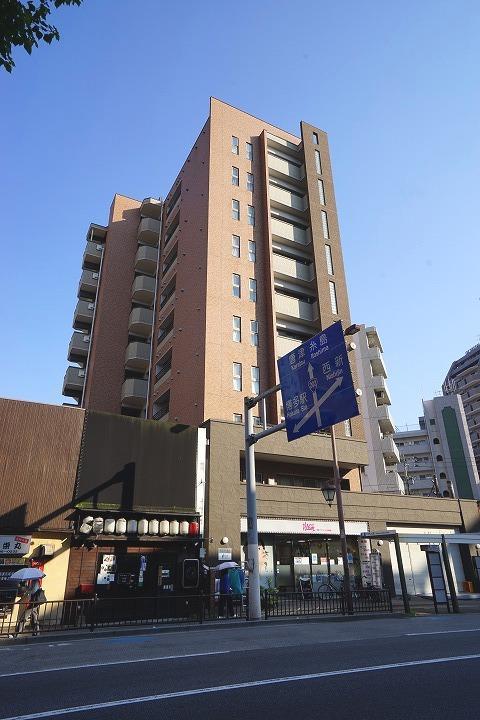 セイスピノスの外観・駐車場イメージ1枚目