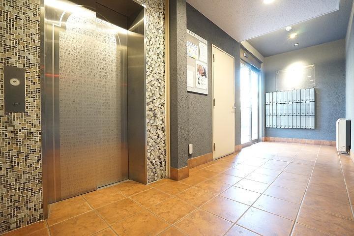 セイスピノスの外観・駐車場イメージ2枚目