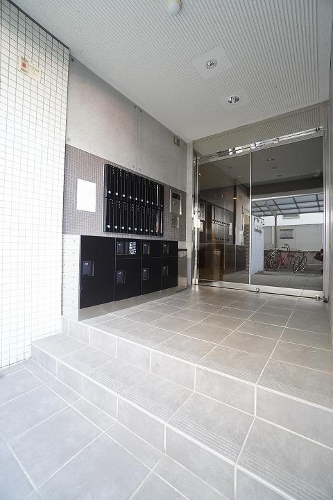 ラミナスコートの外観・駐車場イメージ2枚目