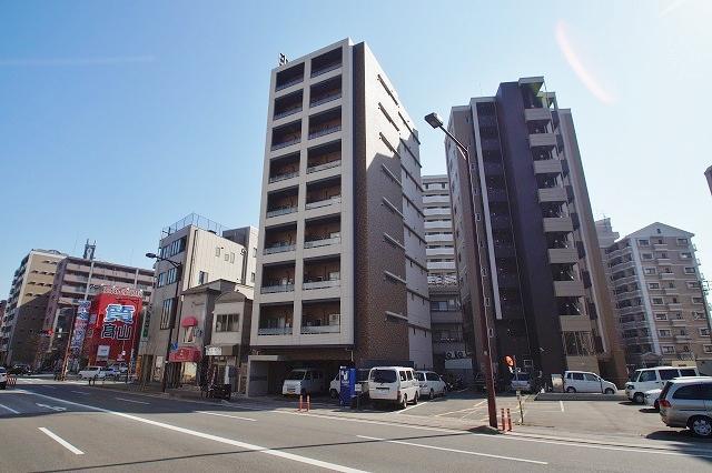 ジラフ高宮の外観・駐車場イメージ1枚目