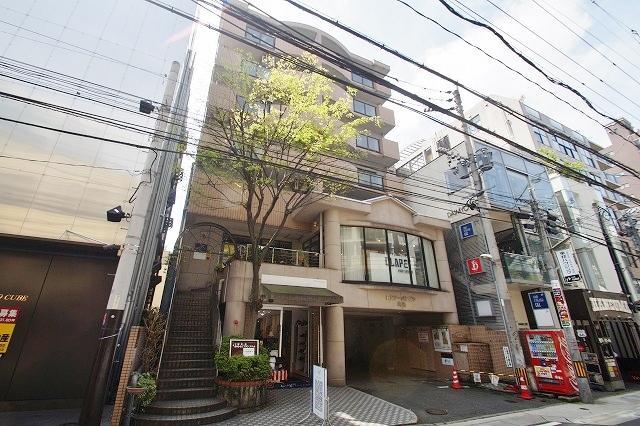 アーバンビラ大名の外観・駐車場イメージ1枚目