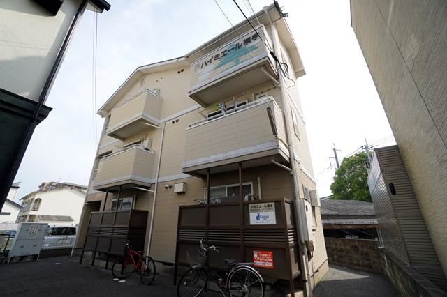 ハイミエール横手の外観・駐車場イメージ1枚目