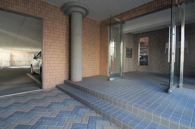 ルミエール室見の外観・駐車場イメージ2枚目