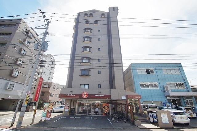 グランディール平尾山荘の外観・駐車場イメージ1枚目