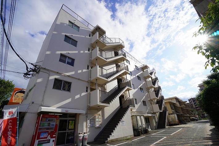 第1長尾団地の外観・駐車場イメージ1枚目