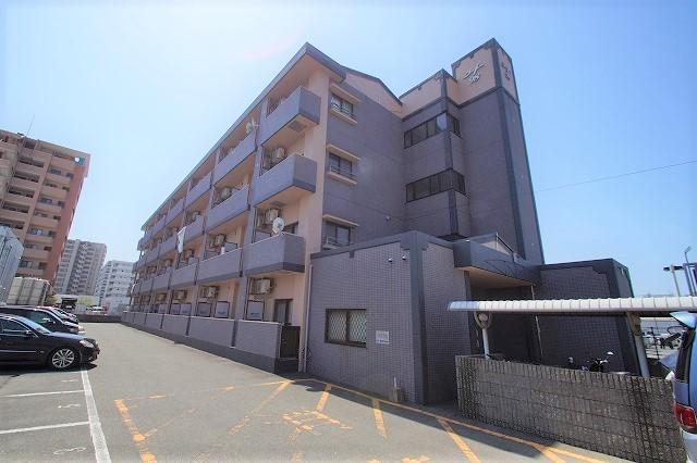 シャトー’98の外観・駐車場イメージ1枚目