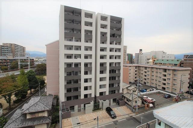 ツインズ大橋B館の外観・駐車場イメージ1枚目