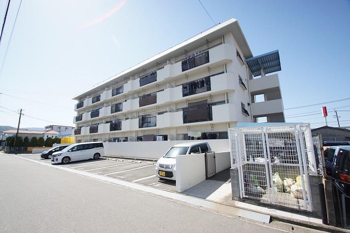 第12よし川ビルの外観・駐車場イメージ1枚目