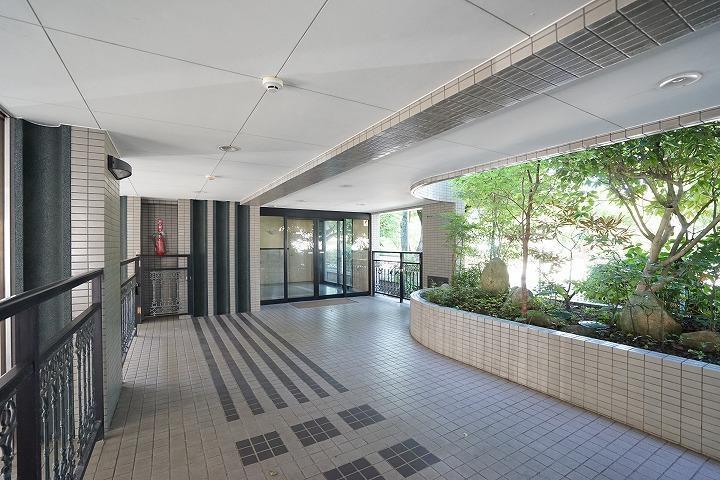 ラ・メゾン・ヴェールの外観・駐車場イメージ2枚目