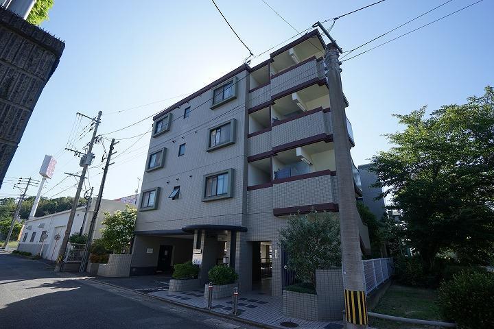 ラ・メゾン・ヴェールの外観・駐車場イメージ1枚目