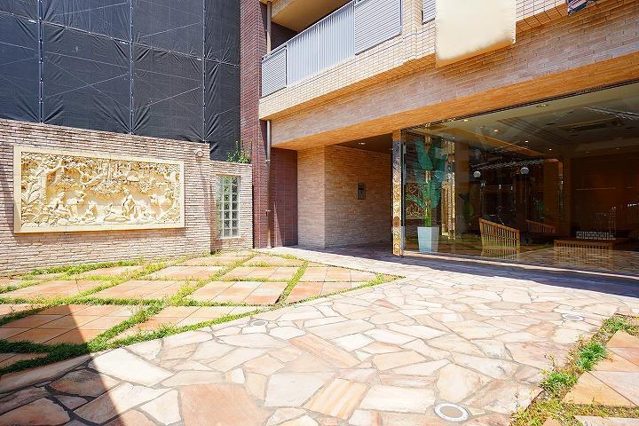 アーバンフラッツ西中島の外観・駐車場イメージ2枚目