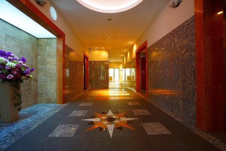 アーバンフラッツ瓦町の外観・駐車場イメージ2枚目